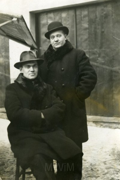 KKE 5730.jpg - Fot. Portretowe. Stanisław Błażewicz (siedzi) Wincenty Szczęsnulewicz, Wilno, 1930 r.